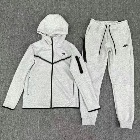Nike Sportswear Tech Fleece white